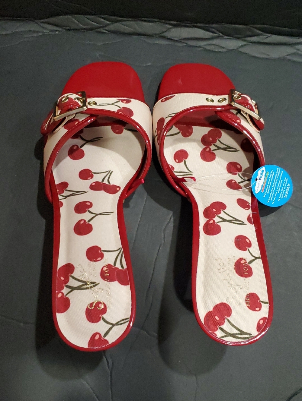 Seychelles red patent cherry print memory foam buckle strap kitten heels size 11 - Picture 9 of 13